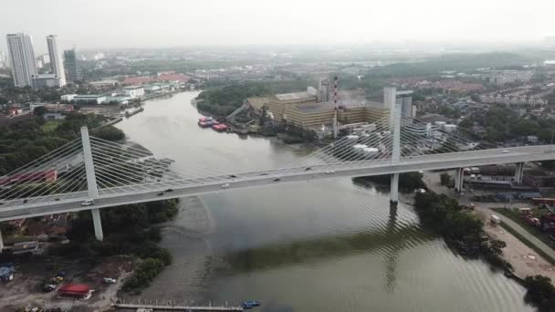 Aerial Prai Nehri Köprüsü. Butterworth Dış Halka Yolu 'nun (BORR) bir parçasıdır.). — Stok video