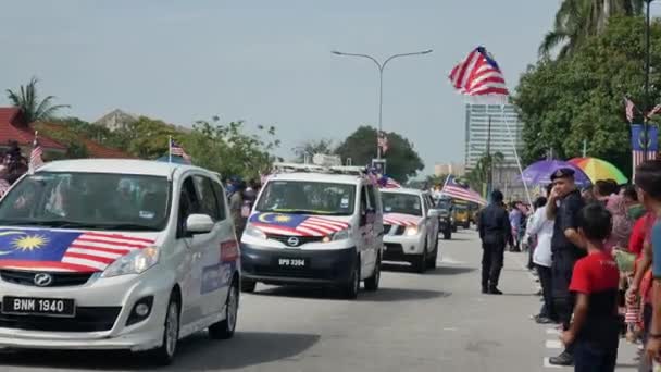 TM Net con publicidad unifi en el coche unirse al desfile de Merdeka en Bagan . — Vídeos de Stock