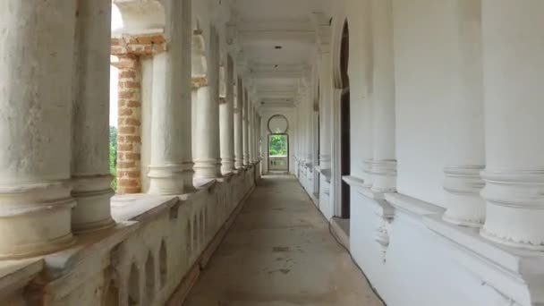 Gimbal skjøt korridor på Kellie Castle . – stockvideo