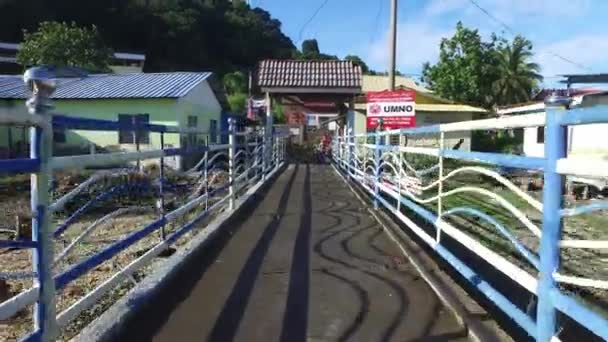 Pano, Pulau Aman 'a turiste hoş geldin diyor.. — Stok video