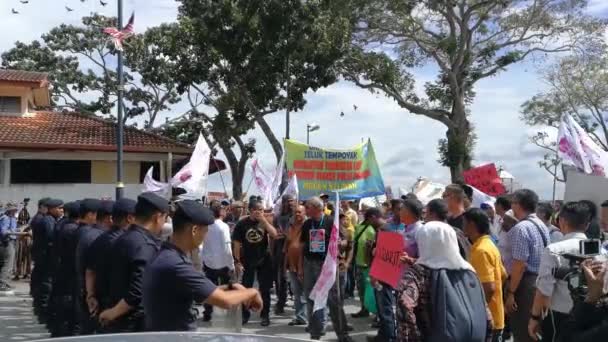 Des pêcheurs protestent contre le méga projet Penang South Reclamation Project . — Video