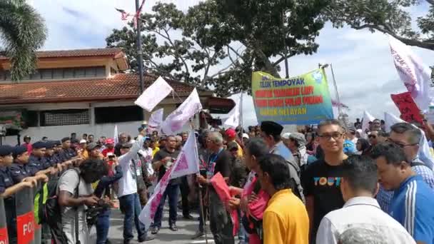 Demonstration av fiskare röst upp avvisa Penang South Reclamation projekt. — Stockvideo