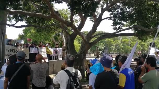 Fishermen reject reclamation artificial island protest at Dataran Pidato — Stock Video