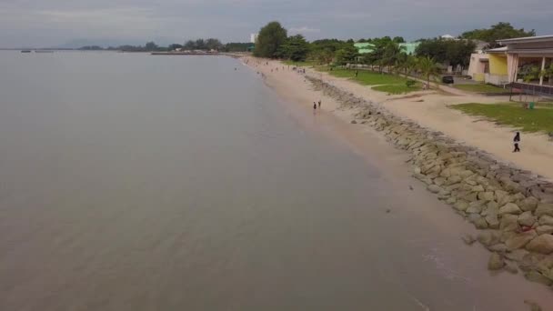 空中ビュー公共バガンジャムで白い砂浜を楽しむ. — ストック動画
