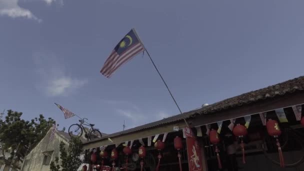 Drapeau de Malaisie agite sur le toit . — Video