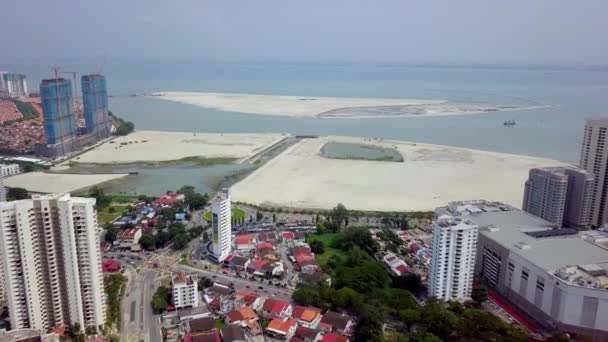 Aerial view Gurney Wharf reclamation land and Gurney Drive. — Stock Video