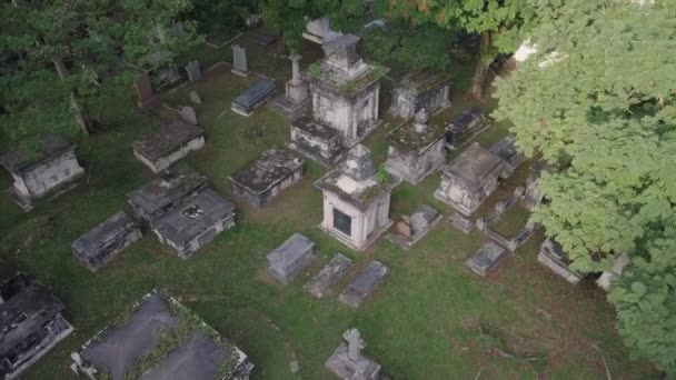 Aerial descending looking down Western Cemetery (Old Protestant Cemetery) — Stock Video