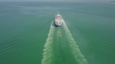 Drone seyahatte Cruise Leisure World 'ü vurdu..