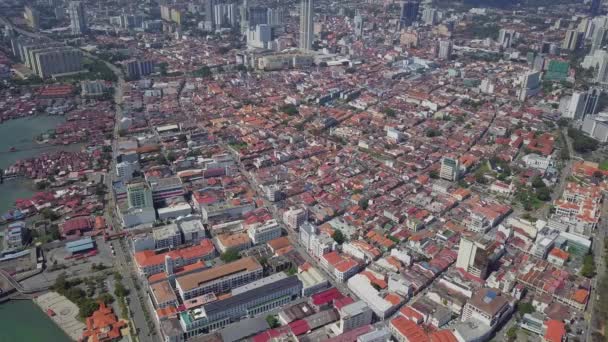 Vista aérea inclinada desde la manguera Georgetown Heritage hasta el edificio KOMTAR . — Vídeo de stock