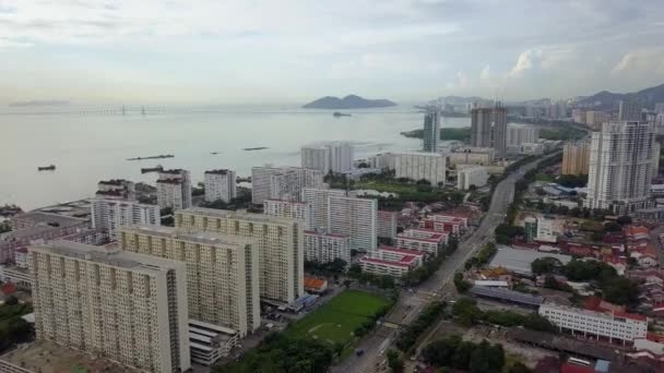 Вид з повітря Tun Dr. Lim Chong Eu Expressway at Lebuh Macallum. — стокове відео