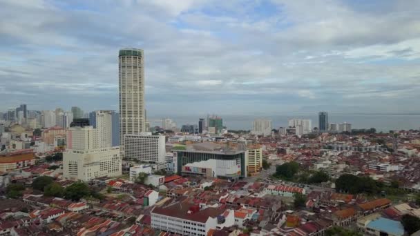 Vue aérienne 1ère Avenue et ancienne boutique avec arrière-plan bâtiment KOMTAR . — Video