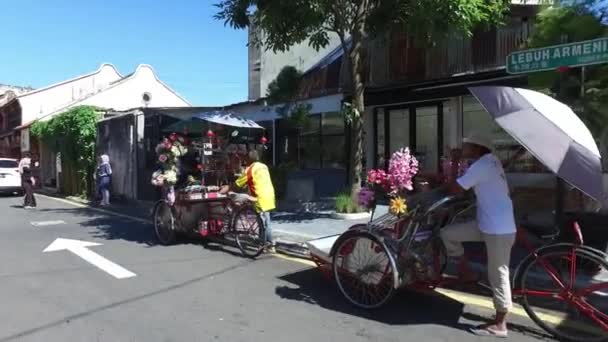 Οδηγός Rickshaw κοντά στην αρμενική οδό. — Αρχείο Βίντεο