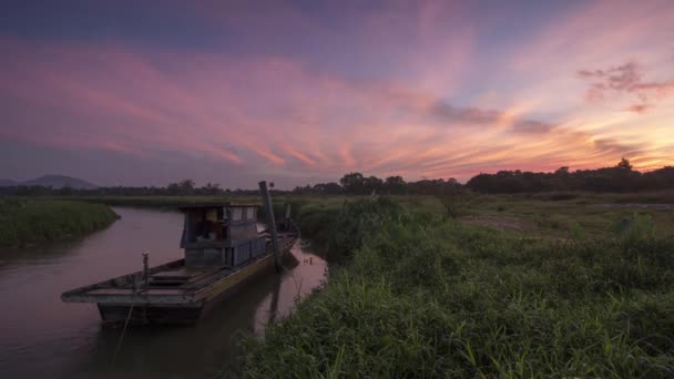 Timelapse magnificent sunrise of boat and open filed, — Stock Video