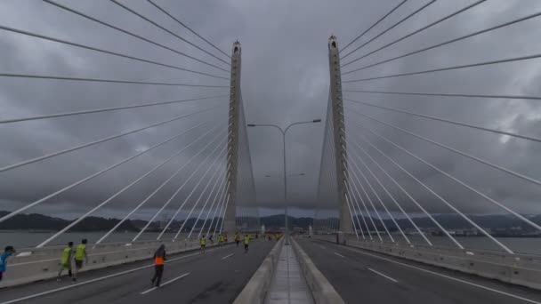 Sultan Abdul Halim Muadzam Shah Bridge Marathon. — Stockvideo