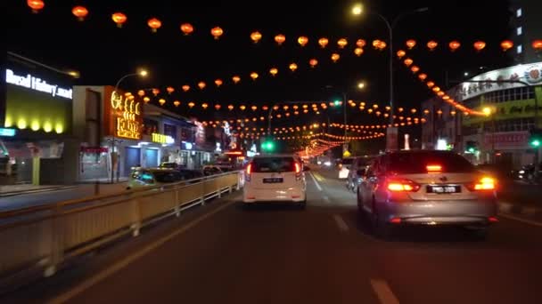 Drukke auto op Jalan Raja Uda. — Stockvideo