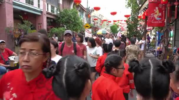 Visitantes chineses visitam miaohui apesar da crise do coronavírus COVID-19 . — Vídeo de Stock