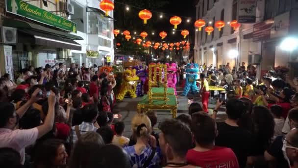 7 lion dance perform at street during chinese new year. — Stock Video