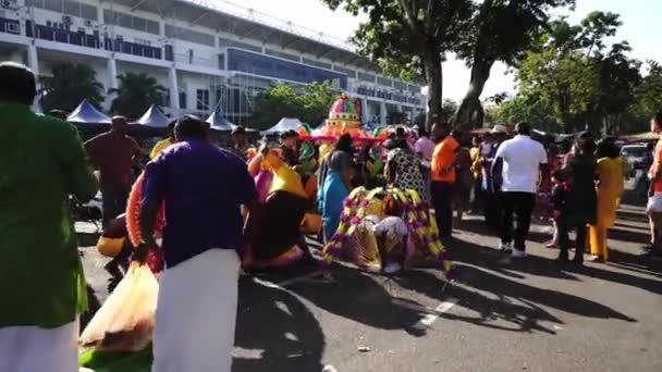 Kavadi bearer ritual in morning at Lorong Kulit. — Stock Video