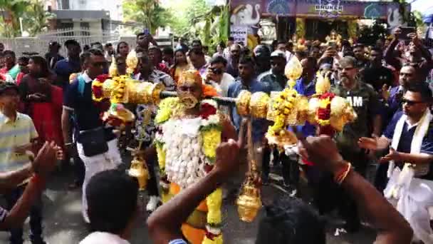 Devotee with heavy golden kavadi dance at street. — Stock Video