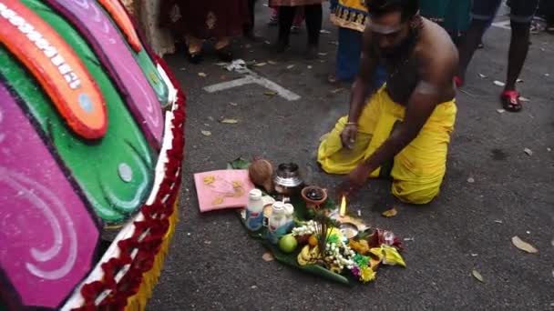 La devoción de Kavadi en Lorong Kulit . — Vídeos de Stock