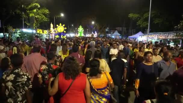 Tusentals pilgrimsfärder över hela landet firar Thaipusam — Stockvideo