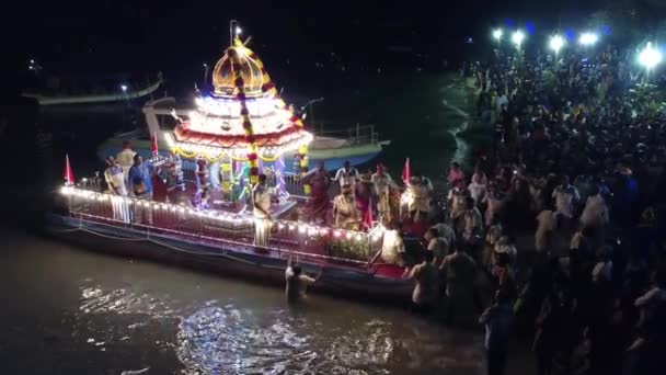 Floating chariot beside beach at night. — Stock Video