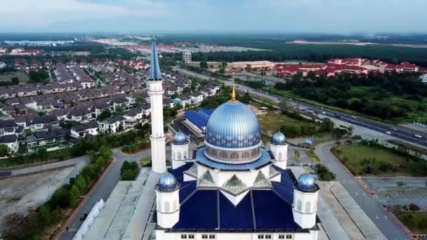 Strzał drona spójrz w dół Masjid Abdullah Fahim. — Wideo stockowe