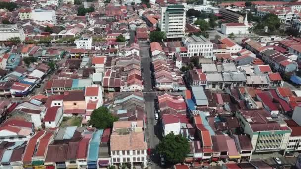 Drohne schoss über Dach von Lebuh China Weniger Autos wegen Sperrung. — Stockvideo