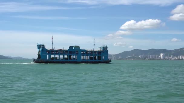George Town Penang Maleisië Jan 2020 Blauwe Ferry Vaart Zee — Stockvideo