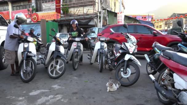 Bukit Mertajam Penang Malasia Jan 2020 Gente Estaciona Motocicleta Calle — Vídeos de Stock