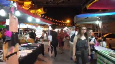 Raja Uda, Penang / Malezya - 14 Ocak 2020: Hiperlapse halkı Çin 'deki yeni yıl gece pazarından satın aldı.