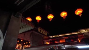 Bukit Mertajam, Penang / Malezya - 21 Ocak 2020: Kırmızı fenerli Pek Gong Cheng gece sahnesi.