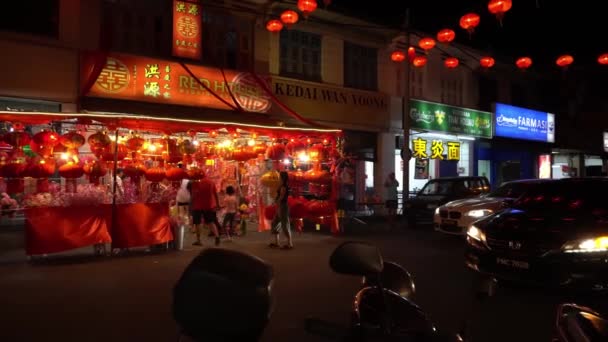 马来西亚槟城的Bukit Mertajam 2020年1月21日 人们去商店买红灯笼和装饰品来庆祝中国新年 — 图库视频影像