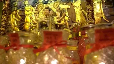 Jalan Raja Uda, Penang / Malezya - 28 Ocak 2020: Dolly Doumu heykelini 9 imparator tapınağında vurdu.