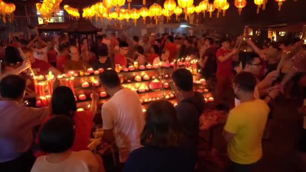 George Town Penang Μαλαισία Ιανουαρίου 2020 Worshiper Καίει Θυμίαμα — Αρχείο Βίντεο