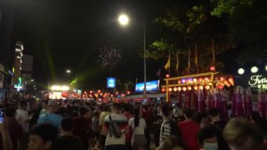 Georgetown, Penang / Malezya - Şubat 01 2020: Chew Jetty 'ye yapılan kalabalık ziyareti Çin Yeni Yılı sırasında Yeşim İmparatoru' nun doğum gününü kutladı.