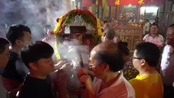 Bayan Lepas Penang Malásia Janeiro 2020 Devotos Chineses Cheirando Incenso — Vídeo de Stock