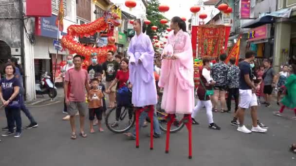 Georgetown Penang Malásia Fevereiro 2020 Passe Família Menina Chinesa Andar — Vídeo de Stock