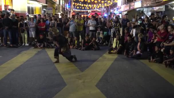 乔治敦 2020年2月2日 马来人在街上表演武术Silat — 图库视频影像