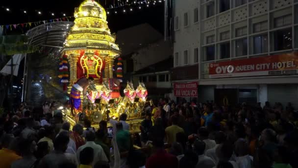 Georgetown Penang Malaysia Feb 2020 Hindu Devotees Take Photo Golden — Stock Video