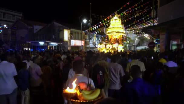 Georgetown Penang Malaysia Feb 2020 Devotees Bär Frukt Framför Guldvagnen — Stockvideo