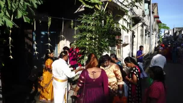 Georgetown Penang Malezya Şubat 2020 Takipçiler Thaipusam Sırasında Gönüllülerden Yiyecek — Stok video