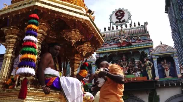 Georgetown Penang Malaysia Feb 2020 Infant Raised Gold Chariot Thaipusam — Stock Video