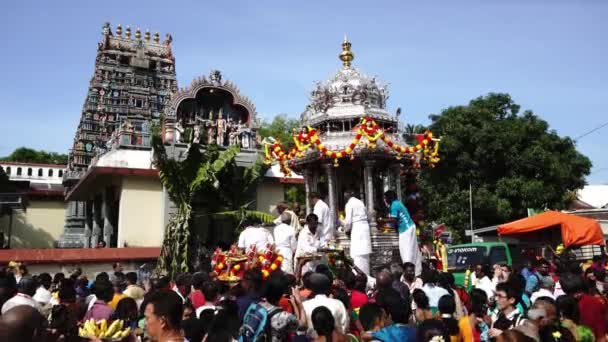 Georgetown Penang Malásia Fevereiro 2020 Carruagem Prata Devotos Hindus Templo — Vídeo de Stock