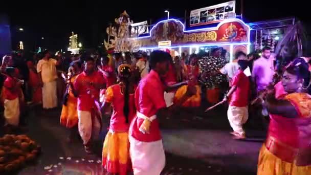 Джорджтаун Пенанг Малайзия Февраля 2020 Индийский Танец Палки Улице Спина — стоковое видео