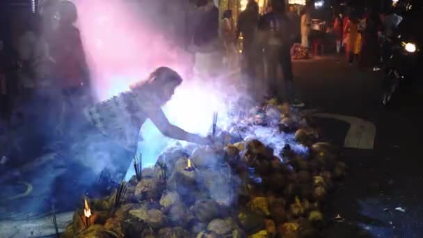 Georgetown Penang Malaysia Feb 2020 Chinese Devotees Pray Front Pile — Stock Video