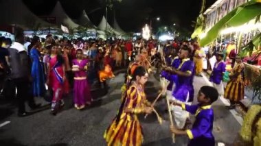 Georgetown, Penang / Malezya - Şubat 07 2020: Hayranlar sokak dansının keyfini çıkarıyorlar.