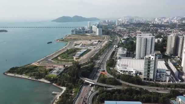 乔治敦 马来西亚槟城 2020年3月17日 特科科姆超级市场的空中景观 位于Tun Lim Chong Eu高速公路附近的交通繁忙的Gelugor — 图库视频影像