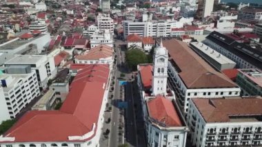 Georgetown, Penang / Malezya - 21 Aralık 2020: İHA, UNESCO Dünya Mirası Georgetown 'da Wisma Kastam' a kilitlenirken araç hareketi yapmadı.