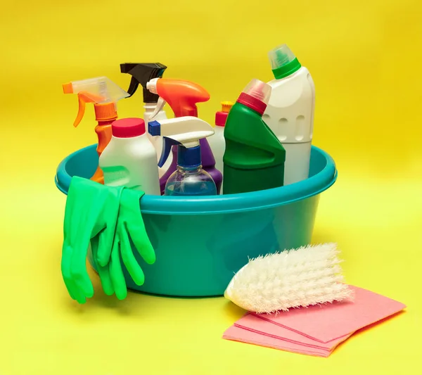 Conjunto Productos Limpieza Detergentes Lavabo Azul Sobre Fondo Amarillo Limpieza —  Fotos de Stock